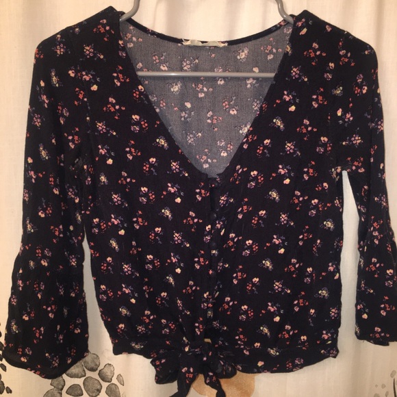 Hollister Tops - Navy blue cropped top